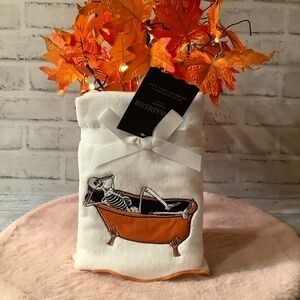 KASSADECOR Set Of 2 Skeleton Bath Hand Towels